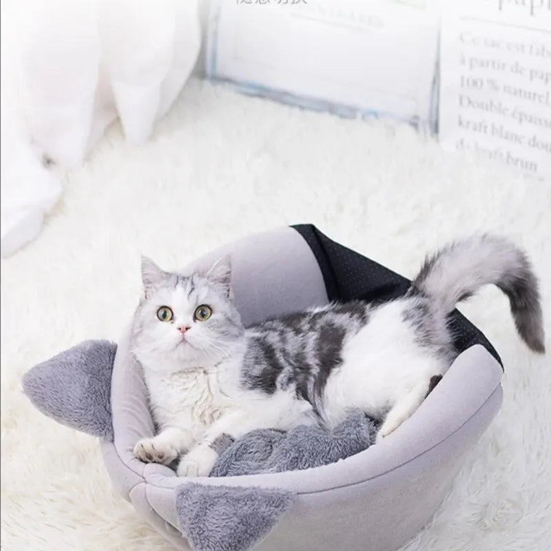 Cat Head Shape Plush Cave Bed – Warm, Non-Slip & Semi-Enclosed Cat House